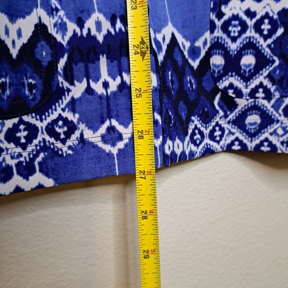 Chicos Zenergy Full Zip White Blue Lightweight Windbreaker Jacket Size 2 - Picture 2 of 9